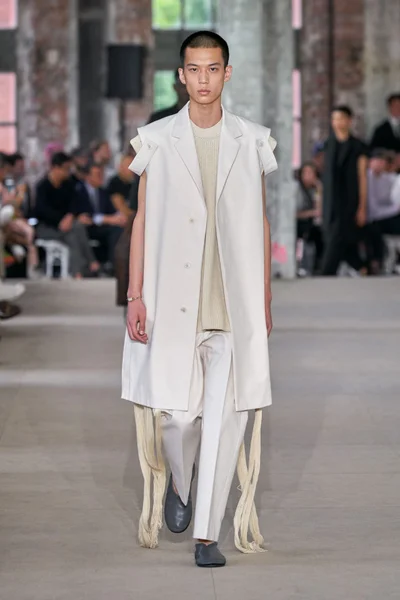 Look 14